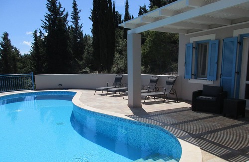 Matsoukata Villa | Lujosa villa con piscina infinita y vista al mar ininterrumpida
