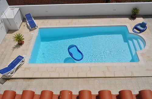 Ericeira Villa | Moderna villa con piscina privada, TV con Sky, mesa de billar, mesa de fútbol, Xbox y mucho más.