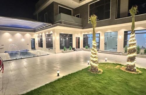 Al Qassim Chalet De Esquí | Luxurious villa with three bedrooms, cinema and swimming pool