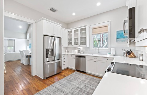 Cottage District Casa | Luxurious WaterColor House Minutes From Seaside and the Beach!