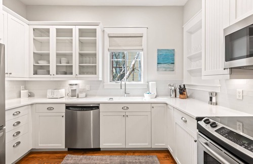 Cottage District Casa | Luxurious WaterColor House Minutes From Seaside and the Beach!