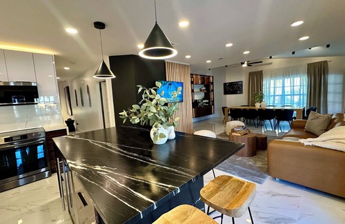 Las Olas Isles Casa | Luxurious Waterfront Home in Ft. Lauderdale w/100-Foot Dock on the Intracoastal!