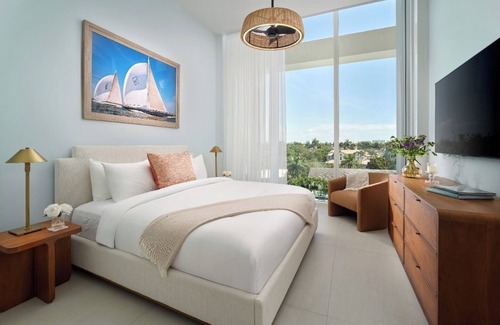 17th Street Causeway Hotel | Luxurious Waterfront Room w/Spacious Balcony + Marina View