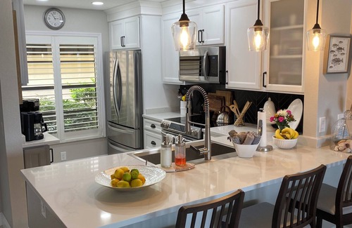 Casa del Mar Condominio | Luxurious waterfront condo on Isla Del Sol, minutes from St Pete Beach.