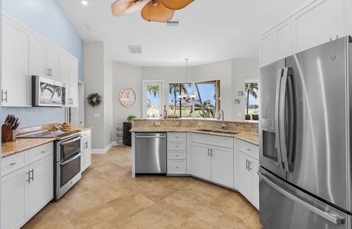 Pelican Casa | Luxurious Waterfront Retreat, Ideal Sunrise and Sunset Views!- Coral Sunset Villa - Roelens