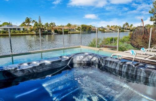 Birtinya Casa | Luxurious Waterfront Paradise Stunning Views