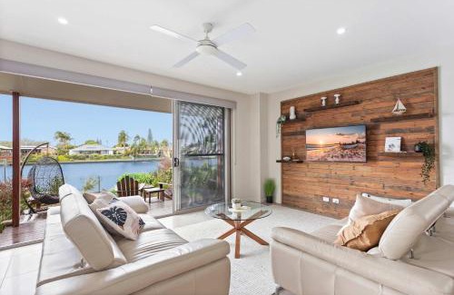 Birtinya Casa | Luxurious Waterfront Paradise Stunning Views
