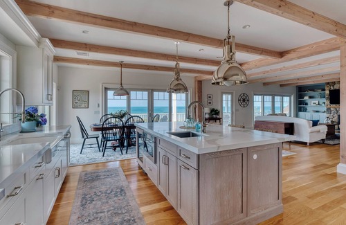 East Sandwich Casa | Luxurious Waterfront Beach House with Breathtaking Views and Private Beach