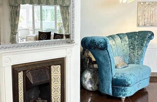 London Borough of Ealing Casa | Luxurious West London Retreat With Hot Tubs & Easy Access to Central London
