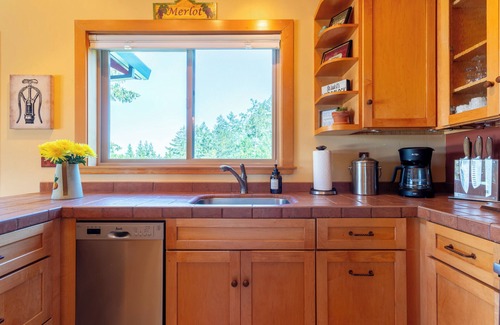 Freestone Cabaña | Luxurious wine country retreat with private pool, hot tub & spectacular views