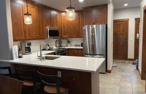 Sun Peaks Casa | Luxurious Woodhaven Ski-In, Ski-Out Townhouse with hot tub - sleeps 8