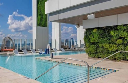 Fairlie-Poplar Historic District Condominio | Luxurious Wyndham Atlanta 3 Bedroom Condo with Kitchen