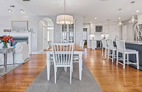 Yarmouth Port Casa | Luxurious Yarmouth Port Home with Superb Views and Swim Spa: 066-Y