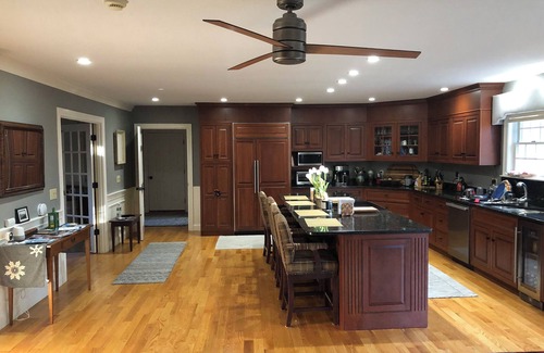Yarmouth Port Casa | Luxurious Yarmouthport escape with 3 bedrooms 3 bath sleeps 11, dog friendly