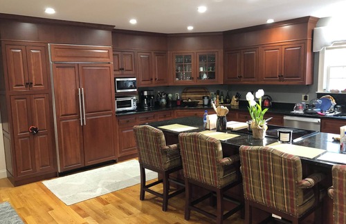 Yarmouth Port Casa | Luxurious Yarmouthport escape with 3 bedrooms 3 bath sleeps 11, dog friendly