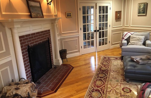 Yarmouth Port Casa | Luxurious Yarmouthport escape with 3 bedrooms 3 bath sleeps 11, dog friendly