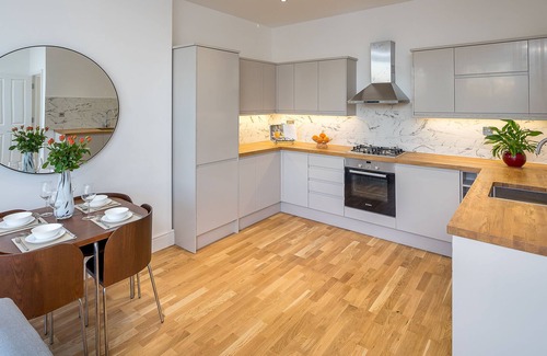 Streatham Hill Casa | Lujosamente presentado 2 cama plana en Streatham Hill. Aparcamiento gratuito en el exterior.