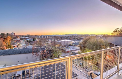 Downtown Asheville Casa | Luxuriously Redecorated