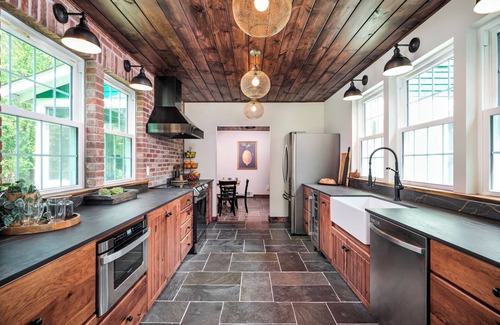 Cresco Casa | Luxuriously Restored Farm Cabin