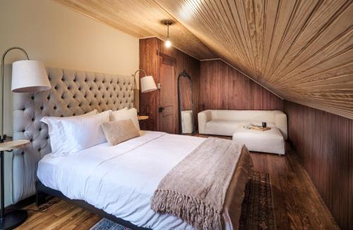 Cresco Casa | Luxuriously Restored Farm Cabin
