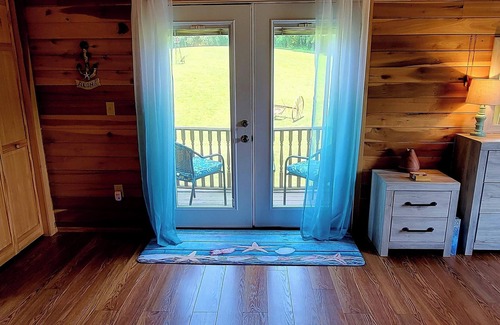 Clear Creek Apartamento | Luxury 1-bedroom apartment on a lavender farm