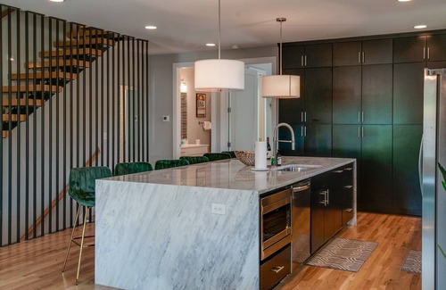 Hadley - Washington Casa | Luxury 10-Bed Home w/ HUGE Rooftop & Game Room!