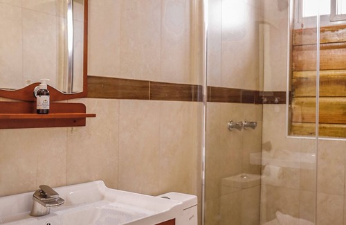 Eastwood Park Cama Y Desayuno | Luxury 12-bedroom bed & breakfast with AC, WiFi in lovely Kingston
