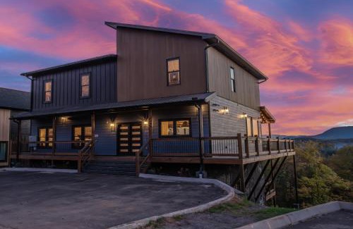 Sevierville Casa | Luxury 12-Bedroom Cabin with Indoor Pool, Hot tub & Movie Theater, Sleeps 36