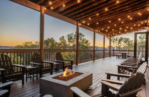 Sevierville Casa | Luxury 12-Bedroom Cabin with Indoor Pool, Hot tub & Movie Theater, Sleeps 36