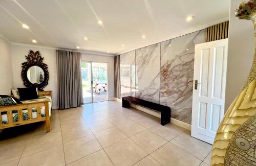 Bloubergstrand Villa | Luxury 14 sleeper villa Lamsyh