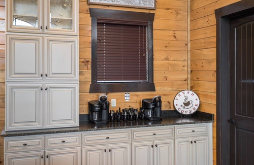 Gatlinburg Cabina | Mega Vistas, Cabaña de lujo, 11,000 Sq. Ft., Teatro, Arcade de golf y más Plazas 86
