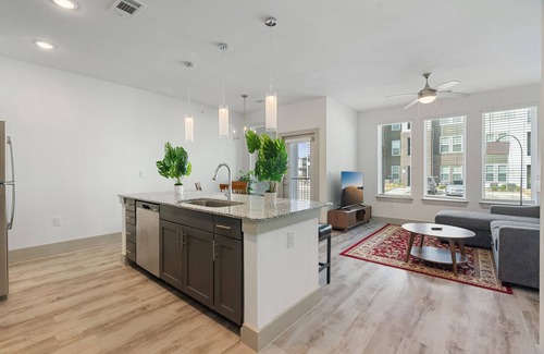 Vista Del Pueblo Apartamento | Luxury 1BD/1BA Near The Airport 5953