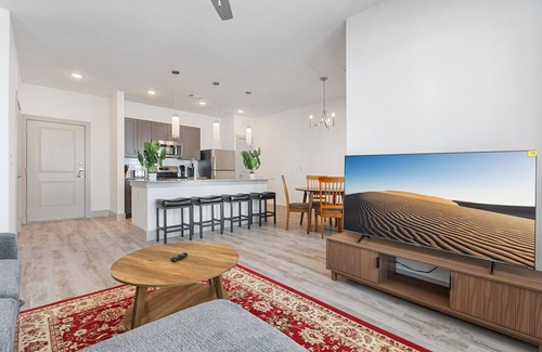 Vista Del Pueblo Apartamento | Luxury 1BD/1BA Near The Airport 5953
