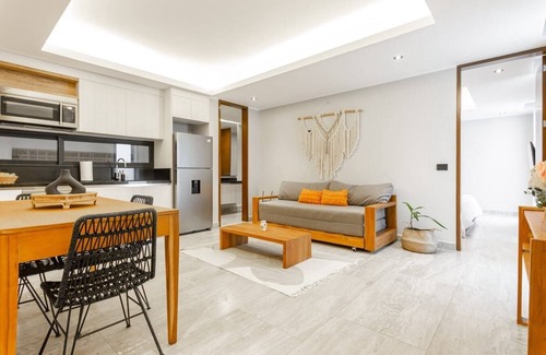 Tohoku Apartamento | Luxury 1BD Condo 3 blk from 5th Ave W/PoolandParking