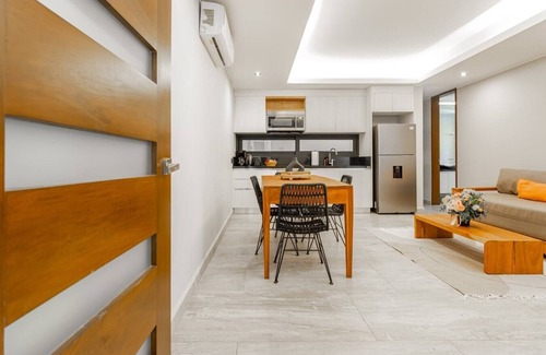 Tohoku Apartamento | Luxury 1BD Condo 3 blk from 5th Ave W/PoolandParking
