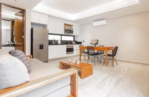 Tohoku Apartamento | Luxury 1BD Condo 3 blk from 5th Ave W/PoolandParking