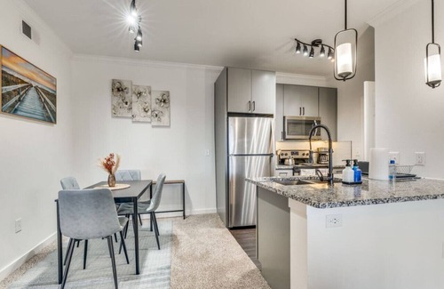 McNeil Apartamento | Luxury 1Bedroom Apt with Pool