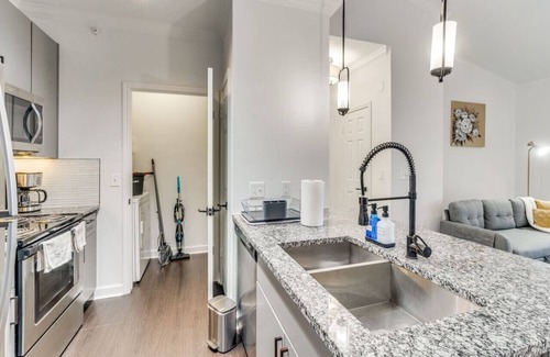 McNeil Apartamento | Luxury 1Bedroom Apt with Pool