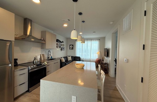 Inglewood Condominio | Luxury 1BR/1BA, 12 Mins to Broadway