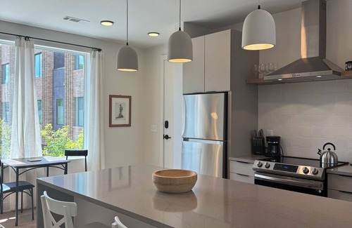 Inglewood Condominio | Luxury 1BR/1BA, 12 Mins to Broadway
