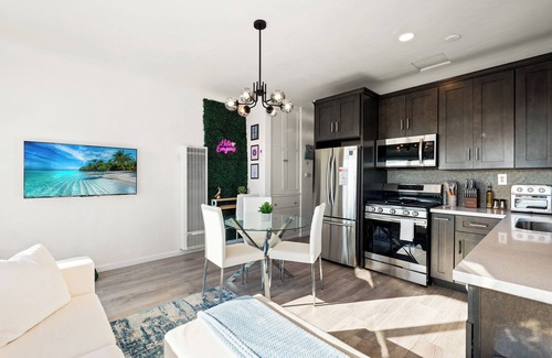 El Porto Apartamento | Luxury 1BR Beachside Gem Walk to Beach + Ocean Views