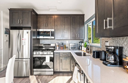 El Porto Apartamento | Luxury 1BR Beachside Gem Walk to Beach + Ocean Views