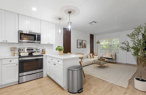 Tampa Apartamento | Luxury 1BR in amazing Location FREE parking &crib