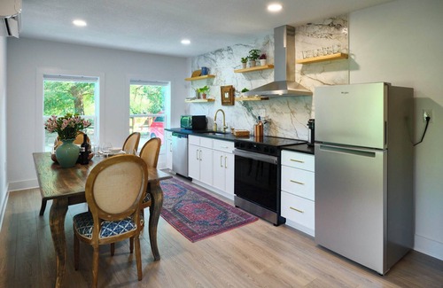 Parkridge Apartamento | Luxury 1BR, Sleeps 4, Walk to stadium/downtown, Full kitchen, W/D