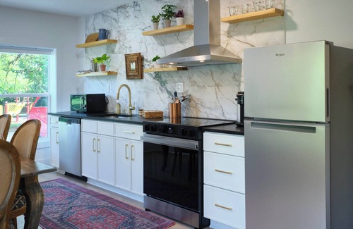 Parkridge Apartamento | Luxury 1BR, Sleeps 4, Walk to stadium/downtown, Full kitchen, W/D