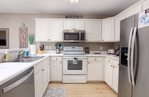 Pawleys Island Condominio | Luxury Golf Resort Condo - ¡Sin escaleras! Piscina / spa, tenis, cerca de la playa, primer piso