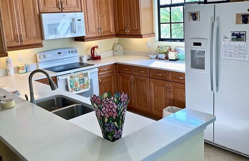 Biggar Apartamento | Luxury 2/2 Paseo Condo on Quad with Balconies overlooking Park and Pond