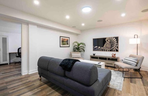 Ottawa Division Apartamento | Luxury 2 b/room comfort & modern apartment with kitchen and free parking.