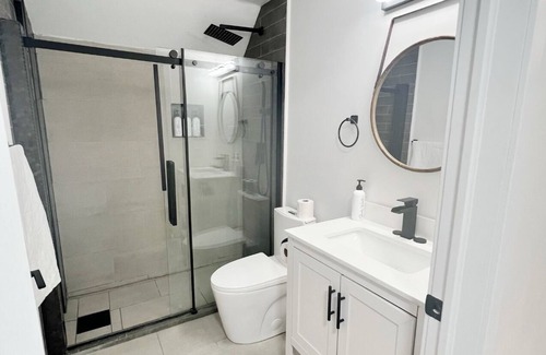Ottawa Division Apartamento | Luxury 2 b/room comfort & modern apartment with kitchen and free parking.