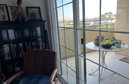 Torrance Condominio | Luxury 2 Bdrm Condo in 55+ Secure Quiet Bldg